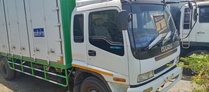 ราคา499000บาทขายรถบรรทุก isuzu FTR 33 P2 เครื่อง6HH1- 200 ฝาขาวตู้แห้ง 10 บานรถปี 46 กระบะตู้ในยาว 7.40 เมตร ในกว้าง 2 .32เมตร ในสูง 2 .57เมตรเอกสารทะเบียนพร้อมทะเบียนแจ้งม.79 รถพร้อมใช้งานสนใจติดต่อ 091-146-4263 คุณเยี่ยม