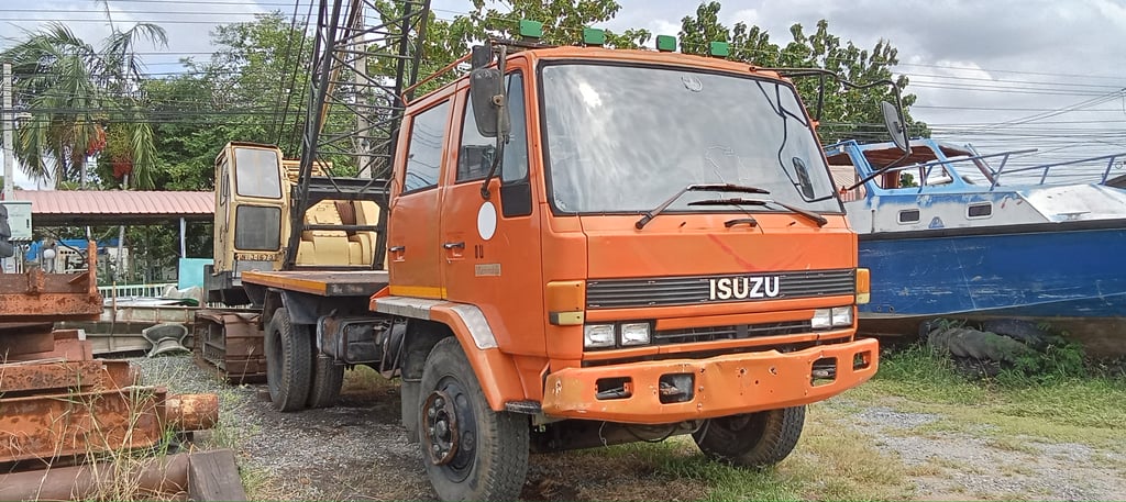 ราคา 139,000 บาทขายบรรทุก 6 ล้อ isuzu FTR เครื่อง 6BD1-160แรงม้าแน่นมากๆรถปี 32 คัสซีสวยทั้งเส้นเอกสารทะเบียนพร้อมสนใจ 091-146-4263คุณ เยี่ยม