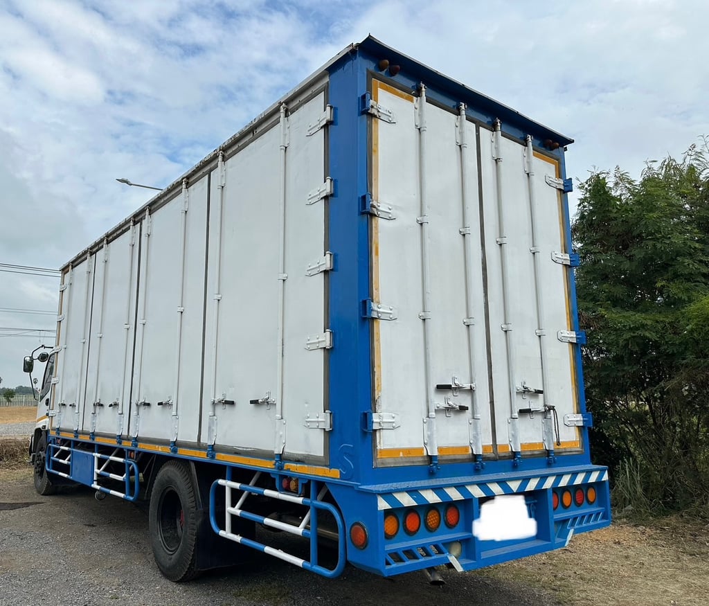 ราคา459000บาทขายรถบรรทุกหกล้อตู้ 10 บาน isuzu deca เครื่อง6HH1-200แรงม้าเครื่องแน่นมากๆรถปี 47 ยาว 7.35 เมตร กว้าง 2.41เมตร สูง 2.56 เมตร เอกสารทะเบียนพร้อมใช้สนใจ 091-146-4263 คุณเยี่ยม ราคา459000บาทขายรถบรรทุกหกล้อตู้ 10 บาน isuzu deca เครื่อง6HH1-200แรงม้าเครื่องแน่นมากๆรถปี 47 ยาว 7.35 เมตร กว้าง 2.41เมตร สูง 2.56 เมตร เอกสารทะเบียนพร้อมใช้สนใจ 091-146-4263 คุณเยี่ยม