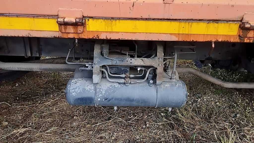 ราคา349000บาทรถเดิมๆวิ่งแค่30037โลครับรถบรรทุก6ล้ออีซูFTR32-เครื่อง 195 แรงม้า รถปี2538กระบะยาว 5.50เมตร เอกสารทะเบียนพร้อม091-146-4263 คุณเยี่ยม