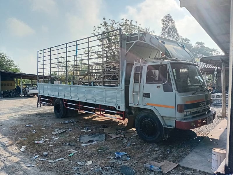ราคา 269,000 บาทขายรถบรรทุก 6 ล้อคอกสูง isuzu frr เครื่อง 6BG1-175 แรงม้าเบรคทิฟฟี่พวงมาลัยพาวเวอร์แอร์ต้องเช็คระบบกระบะยาว 7 เมตรกว่าเอกสารทะเบียนพร้อมสนใจติดต่อคุณเยี่ยม 0 9 1 1 4 6 4263