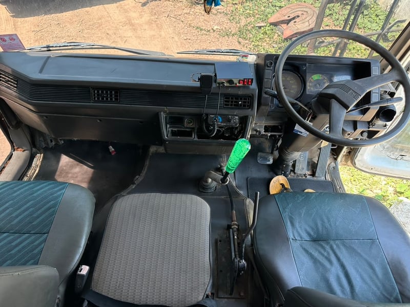 ราคา 3990,000 บาทขายรถบรรทุก 6 ล้อดั้ม mitsubishi fk 457 ปี 48 เครื่อง 6d 16 เทอร์โบอินเตอร์ 225แรงม้ารถพร้อมใช้งานดั้มยิงหน้าช่วงล้อ 4.20เมตรกระบะดั้มยาว 3.80 เมตร 8กว้าง 2.40 เมตร รถพร้อมใช้งานยาง 900 ขอบ 20 สนใจติดต่อ 091-146-4263 คุณเยี่ยม