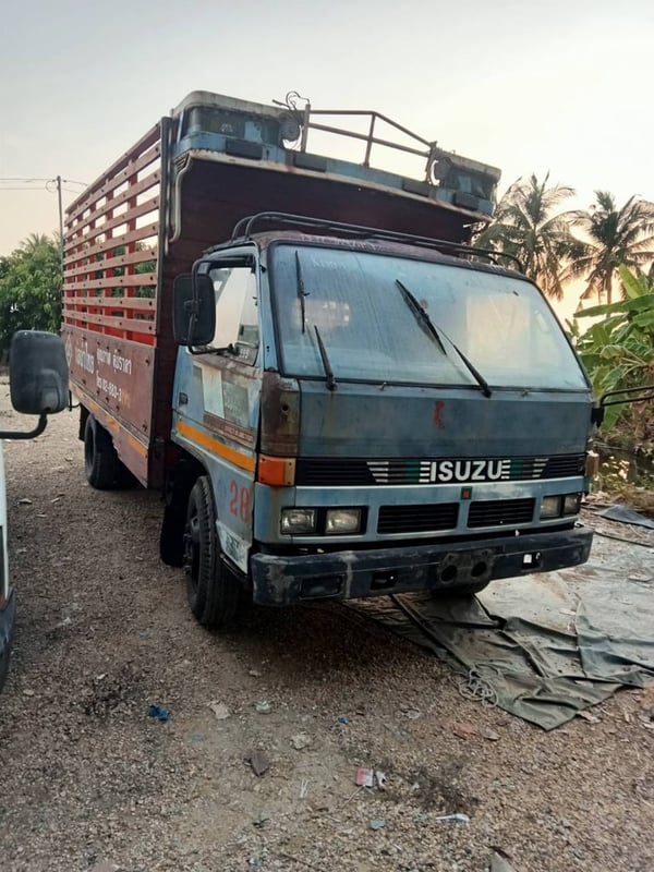 ขายรถบรรทุก 6 ล้อ isuzu NPR 115 แรงม้าเครื่องดีพวงมาลัยธรรมดาก็สีสวยเอกสารทะเบียนพร้อม ขายรถบรรทุก 6 ล้อ isuzu NPR 115 แรงม้าเครื่องดีพวงมาลัยธรรมดาก็สีสวยเอกสารทะเบียนพร้อม