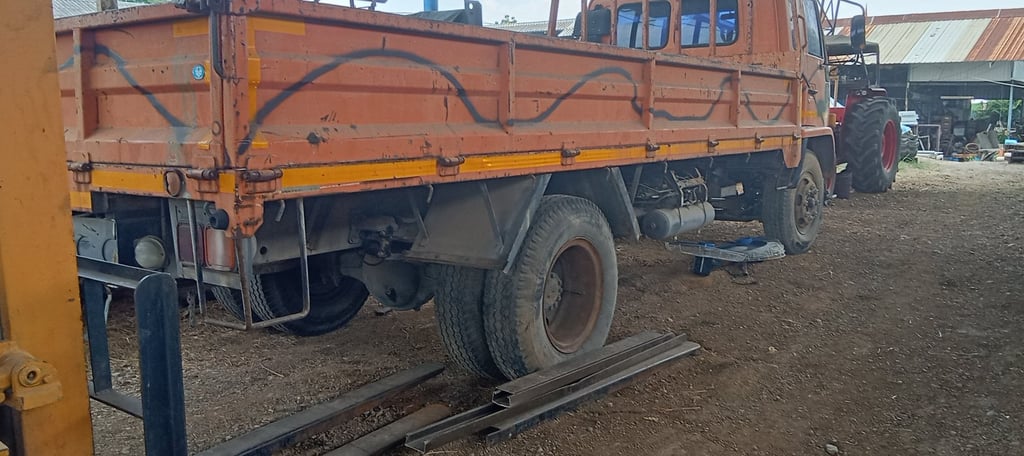 ราคา349000บาทรถเดิมๆวิ่งแค่30037โลครับรถบรรทุก6ล้ออีซูFTR32-เครื่อง 195 แรงม้า รถปี2538กระบะยาว 5.50เมตร เอกสารทะเบียนพร้อม091-146-4263 คุณเยี่ยม