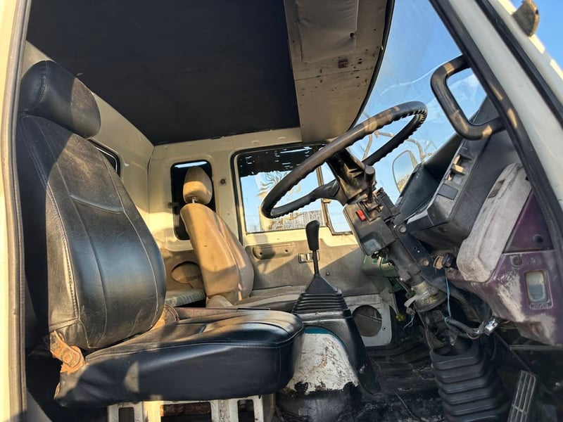 ขายรถบรรทุก 6 ล้อตู้แห้ง 10 บาท isuzu เครื่อง 205 แรงม้าแน่นมากๆรถปี่38พร้อมใช้งานกระบะยาว 7.42ม.กว้าง2.42ม.สูง 2.60ม.เอกสารทะเบียนพร้อมสนใจ 091-146-4263