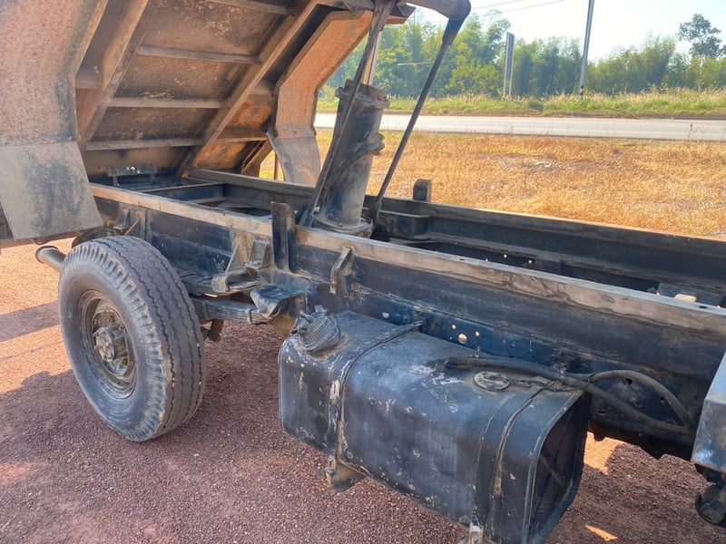 ขายรถบรรทุก 4 ล้อดั้ม isuzu tl เครื่อง 85 แรงม้ารถปี 46 พวงมาลัยธรรมดาหัวยกไม่ได้ไม่มีแอร์กระบะยาว 3 เมตรยี่กว้าง 1.80 เมตรเอกสารทะเบียนพร้อม