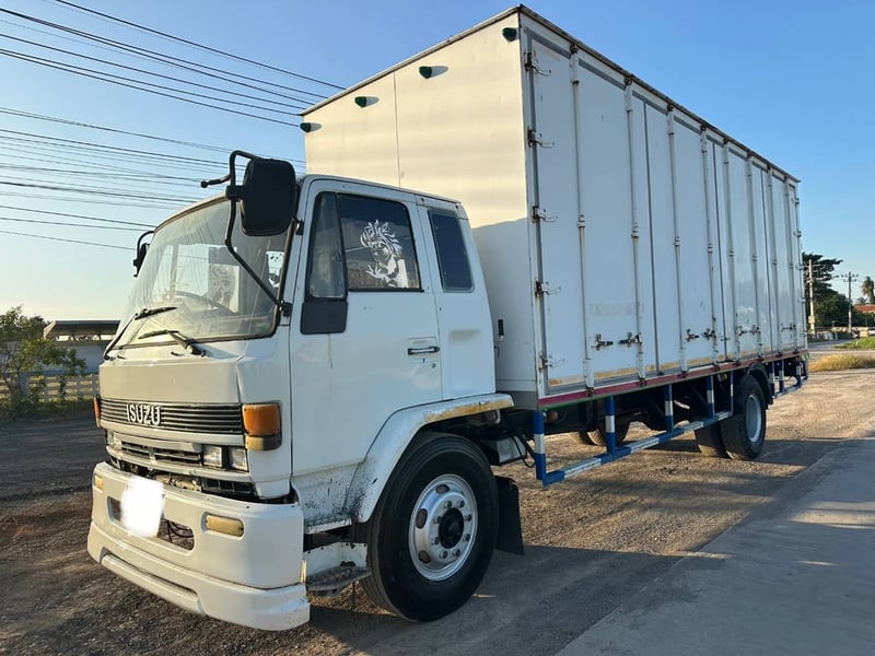 ขายรถบรรทุก 6 ล้อตู้แห้ง 10 บาท isuzu เครื่อง 205 แรงม้าแน่นมากๆรถปี่38พร้อมใช้งานกระบะยาว 7.42ม.กว้าง2.42ม.สูง 2.60ม.เอกสารทะเบียนพร้อมสนใจ 091-146-4263