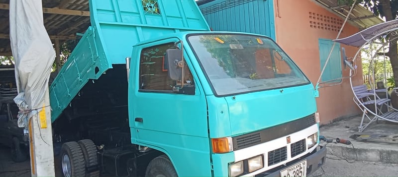 ราคา189000บาทขายรถบรรทุกหกล้อดั้ม isuzu nkr 55 EU รถห้างเครื่องดีดั้มยิงหลัง 3 คิวกระบะยาว 3.20 .เมตรกว้าง1.90เมตร ทะเบียนม 79 รถพร้อมใช้งานสนใจ 091-146-4263 คุณเยี่ยม