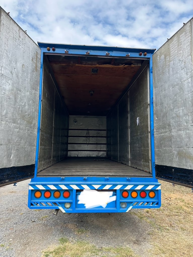 ราคา459000บาทขายรถบรรทุกหกล้อตู้ 10 บาน isuzu deca เครื่อง6HH1-200แรงม้าเครื่องแน่นมากๆรถปี 47 ยาว 7.35 เมตร กว้าง 2.41เมตร สูง 2.56 เมตร เอกสารทะเบียนพร้อมใช้สนใจ 091-146-4263 คุณเยี่ยม ราคา459000บาทขายรถบรรทุกหกล้อตู้ 10 บาน isuzu deca เครื่อง6HH1-200แรงม้าเครื่องแน่นมากๆรถปี 47 ยาว 7.35 เมตร กว้าง 2.41เมตร สูง 2.56 เมตร เอกสารทะเบียนพร้อมใช้สนใจ 091-146-4263 คุณเยี่ยม