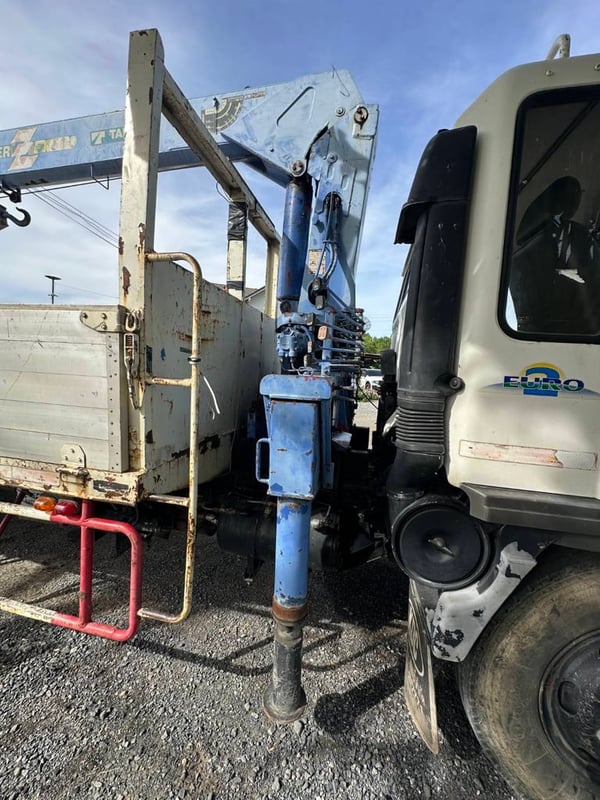 ขายรถบรรทุก 6 ล้อ hino ff1j เครื่อง jo8c 210 แรงติดเครน tornado 5 ตัน 3 ปลอก 2 ชั้นเอกสารทะเบียนพร้อม