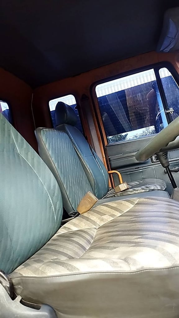 ราคา349000บาทรถเดิมๆวิ่งแค่30037โลครับรถบรรทุก6ล้ออีซูFTR32-เครื่อง 195 แรงม้า รถปี2538กระบะยาว 5.50เมตร เอกสารทะเบียนพร้อม091-146-4263 คุณเยี่ยม