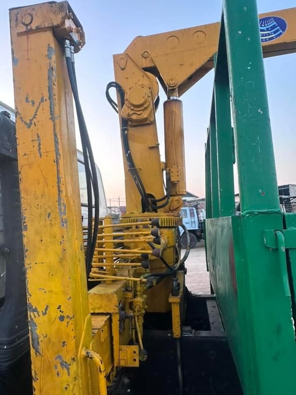 อีซูซุ6ล้อ FTR32NR 195แรงม้าปี39 ติดเครนยูนิค3ตันขายาว กระบะยาว6.20เมตร กว้าง4.45เมตร รถสวยแอร์เย็นพร้อมทำงาน ราคา449,000