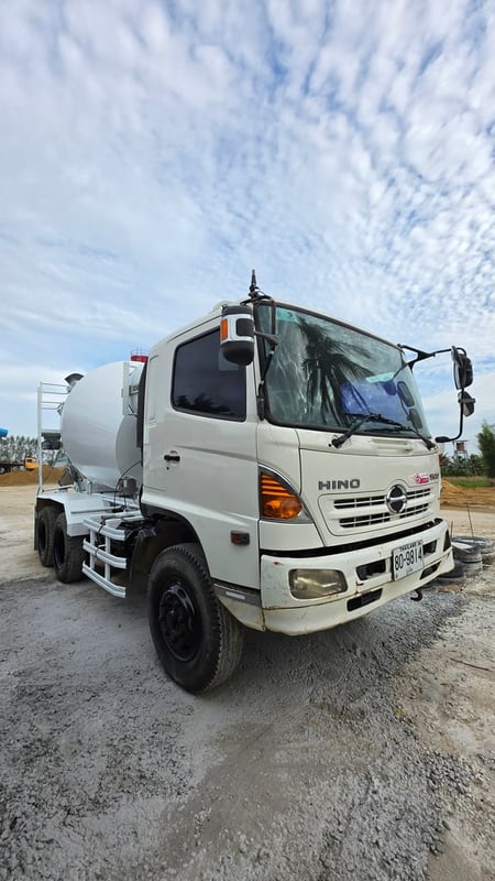 hino ปี58 โม่LIEBHERR พร้อมใช้ของเหลวใหม่หมด พร้อมใช้