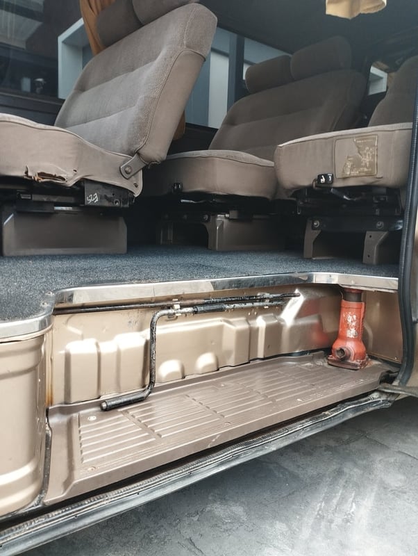 ขายรถตู้นิสสัน Ervan E24 เครื่อง TD27 สภายสวย เบาะตัวนอกแท้ หายาก