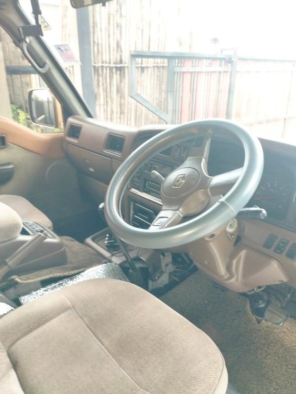 ขายรถตู้นิสสัน Ervan E24 เครื่อง TD27 สภายสวย เบาะตัวนอกแท้ หายาก