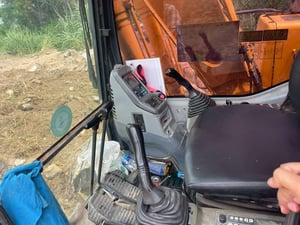 Komatsu Pc130-7 เอกสารเล่มทะเบียน ราคา 680,000 ฿ โทร  081-7410515