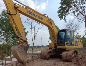 Komatsu Pc210-10 เดิม ๆ ไมค์ 9xxx ชั่วโมง ใบแจ้งจน. สวยๆ พร้อมใช้งานได้เลย ราคามา 1,300,000 บาท โทร 081-7410515