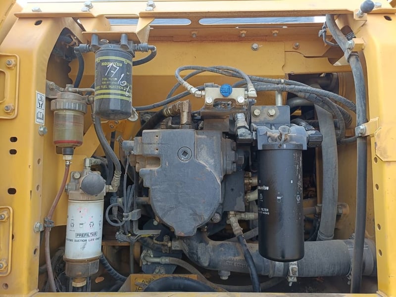 Komatsu Pc210-10 เดิม ๆ ไมค์ 9xxx ชั่วโมง ใบแจ้งจน. สวยๆ พร้อมใช้งานได้เลย ราคามา 1,300,000 บาท โทร 081-7410515