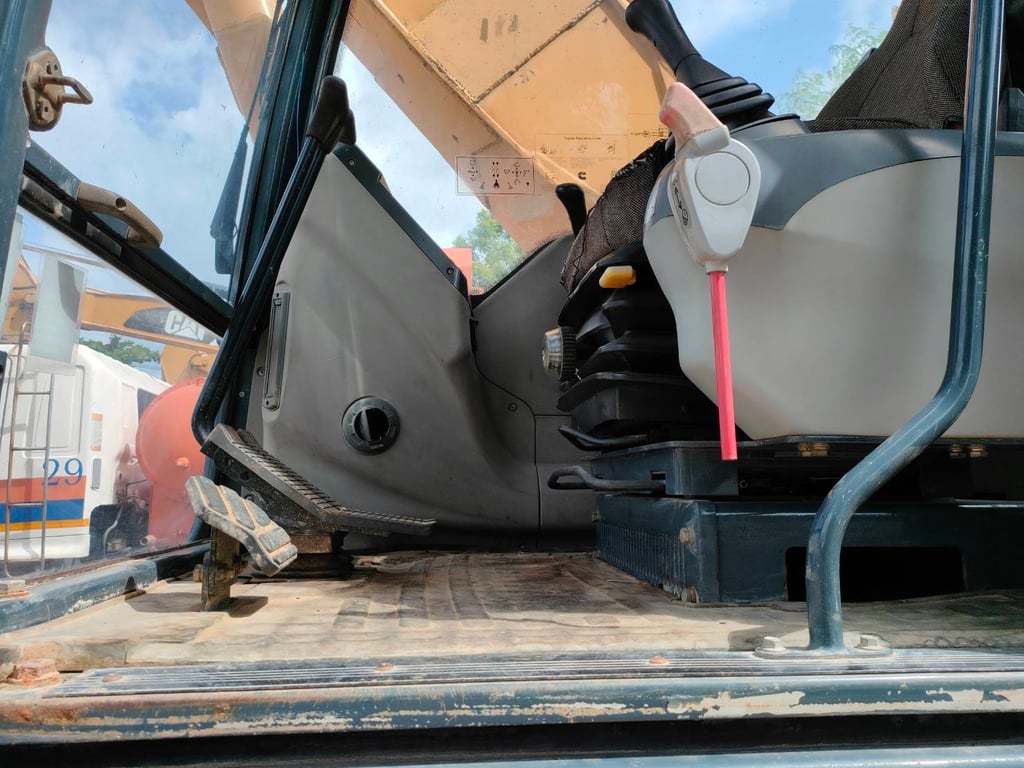 Changlin EG3335Lc-9c บูมยาว.18.เมตร เลขไมค์ 2700 ชั่วโมงใช้น้อยมาก เอกสารใบแจ้งจำหน่าย ราคา .1.650.000. บาท โทร 0817410515