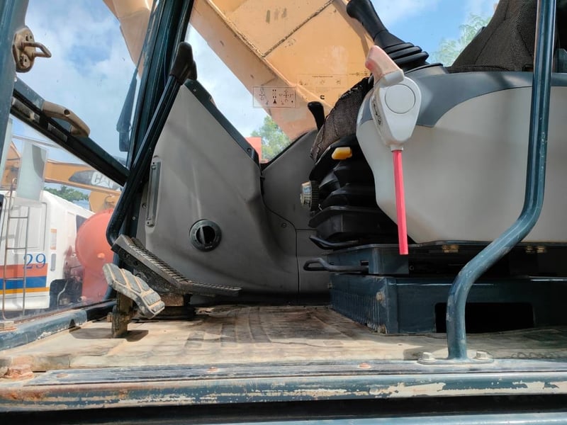 Changlin EG3335Lc-9c บูมยาว.18.เมตร เลขไมค์ 2700 ชั่วโมงใช้น้อยมาก เอกสารใบแจ้งจำหน่าย ราคา .1.650.000. บาท โทร 0817410515