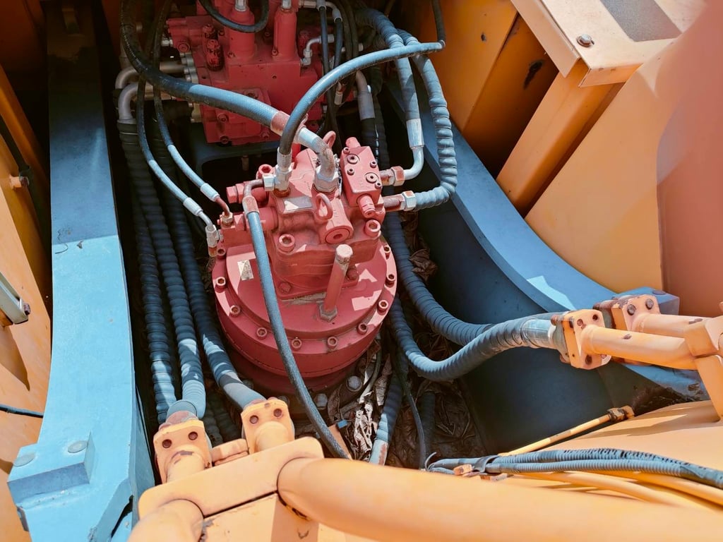 Changlin EG3335Lc-9c บูมยาว.18.เมตร เลขไมค์ 2700 ชั่วโมงใช้น้อยมาก เอกสารใบแจ้งจำหน่าย ราคา .1.650.000. บาท โทร 0817410515