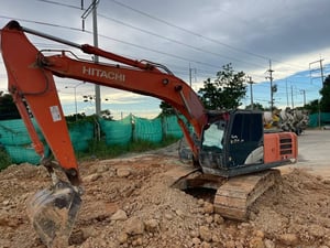 Hitachi Zx200-5g 680,000 บ. สวยเดิมไม่เคยแกะเต็มๆเดิมๆ เอกสารเล่มทะเบียน โทร 0817410515