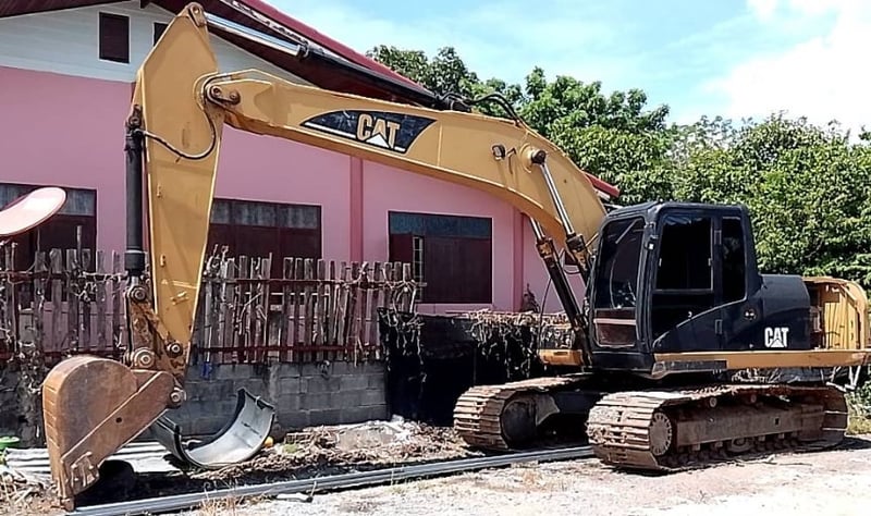 Caterpillar 320c  รถสวยเต็มพร้อมใช้ เอกสารเล่มทะเบียน ขาย 450,000 บาท โทร 0817410515