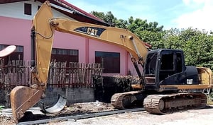 Caterpillar 320c  รถสวยเต็มพร้อมใช้ เอกสารเล่มทะเบียน ขาย 450,000 บาท โทร 0817410515