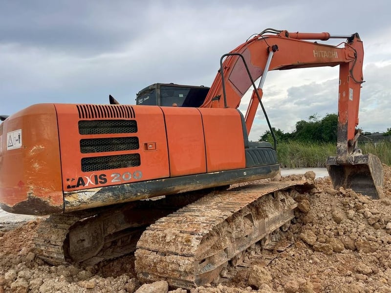 Hitachi Zx200-5g 680,000 บ. สวยเดิมไม่เคยแกะเต็มๆเดิมๆ เอกสารเล่มทะเบียน โทร 0817410515