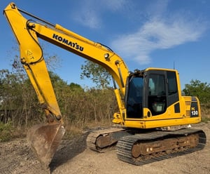 Komatsu PC130-8 เดิมๆ ไมล์ 8200 จอเหลือง มือเดียวป้ายแดงมา ราคา 880,000 บาท โทร  081-7410515