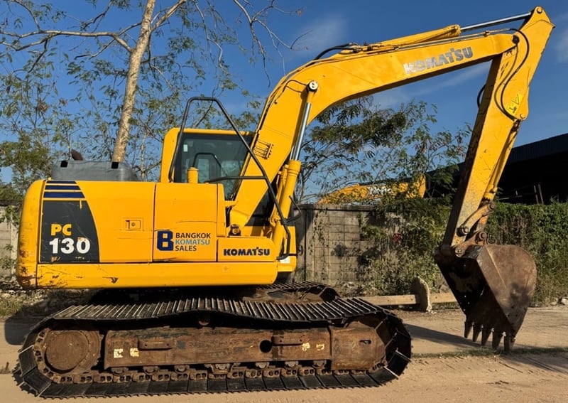 Komatsu PC130-8 เดิมๆ ไมล์ 8200 จอเหลือง มือเดียวป้ายแดงมา ราคา 880,000 บาท โทร  081-7410515