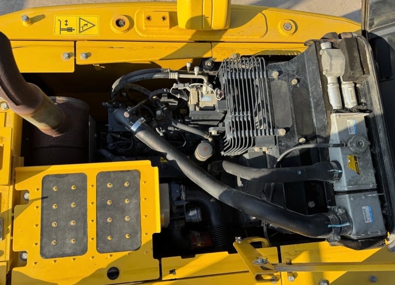 Komatsu PC130-8 เดิมๆ ไมล์ 8200 จอเหลือง มือเดียวป้ายแดงมา ราคา 880,000 บาท โทร  081-7410515