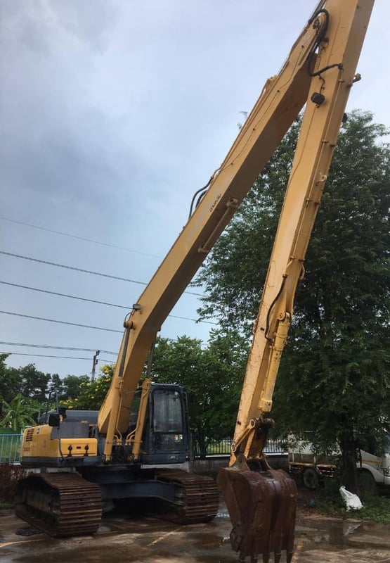 Changlin EG3335Lc-9c บูมยาว.18.เมตร เลขไมค์ 2700 ชั่วโมงใช้น้อยมาก เอกสารใบแจ้งจำหน่าย ราคา .1.650.000. บาท โทร 0817410515