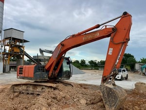 Hitachi Zx200-5g 680,000 บ. สวยเดิมไม่เคยแกะเต็มๆเดิมๆ เอกสารเล่มทะเบียน โทร 0817410515