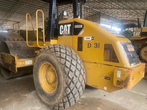 Caterpillar CS533E 1,000,000 B รถบดสั่นสะเทือนสองเพลา 4 พัน ชม. สวนเดิมพร้อมใช้ 081~7410515