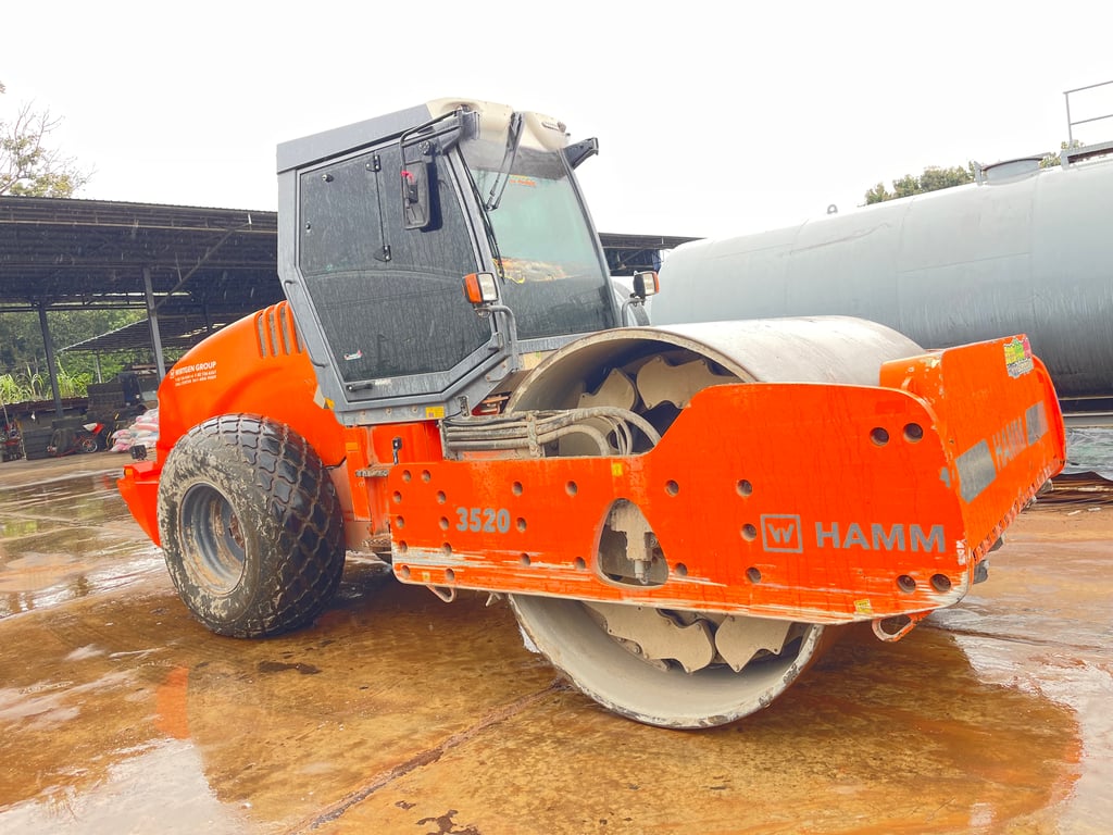 Hamm รถบด20ตันพร้อมใช้ ไมค์ 6 พันชั่วโมง ระบบเต็ม เอกสารเล่มทะเบียนพร้อมโอน ราคา 1,790,000 บาท โทร 081-7410515