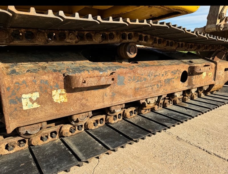 Komatsu PC130-8 เดิมๆ ไมล์ 8200 จอเหลือง มือเดียวป้ายแดงมา ราคา 880,000 บาท โทร  081-7410515