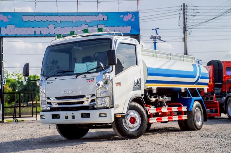 ISUZU NQR 175แรงม้า รถบรรทุก 6ล้อ บรรทุกน้ำ ปี2015