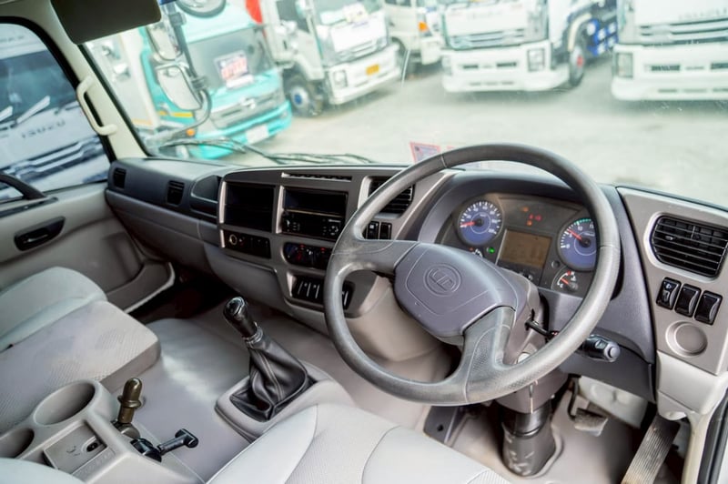 ขายหัวลาก  12ล้อ  UD TRUCKS 370 แรงม้า ปี 2020 (พ.ศ. 2563) สภาพสวย พร้อมใช้งาน รถจอด ชลบุรี ติดต่อ วุธ