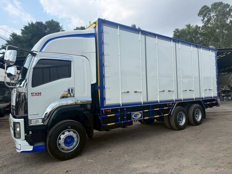 ISUZU FVM 240แรงม้า รถบรรทุก 10ล้อ ตู้แห้ง ปี2022