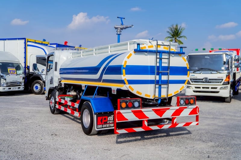 ISUZU NQR 175แรงม้า รถบรรทุก 6ล้อ บรรทุกน้ำ ปี2015