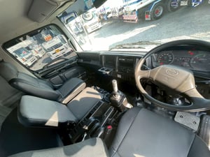 HINO FM 251แรงม้า รถบรรทุก 10ล้อ กระบะเหล็กติดเครน ปี2015