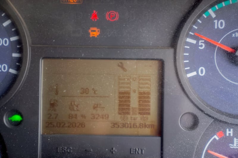 ขายหัวลาก  12ล้อ  UD TRUCKS 370 แรงม้า ปี 2020 (พ.ศ. 2563) สภาพสวย พร้อมใช้งาน รถจอด ชลบุรี ติดต่อ วุธ