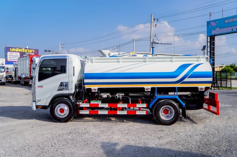 ISUZU NQR 175แรงม้า รถบรรทุก 6ล้อ บรรทุกน้ำ ปี2015