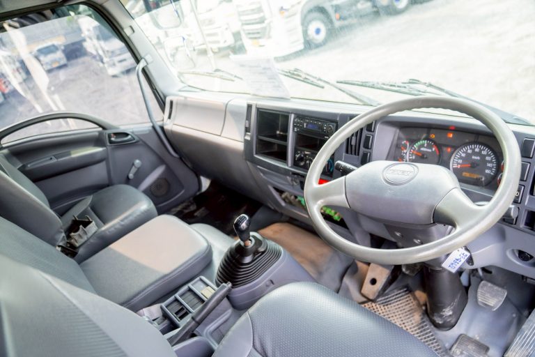 ISUZU FTR 240แรงม้า รถบรรทุก 6ล้อ ตู้แห้ง ปี2011