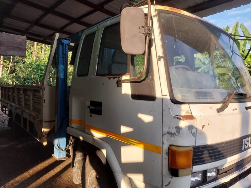 หกล้อติดเครน หกล้อติดเครน