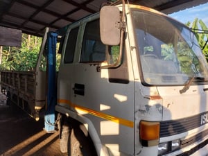 หกล้อติดเครน หกล้อติดเครน