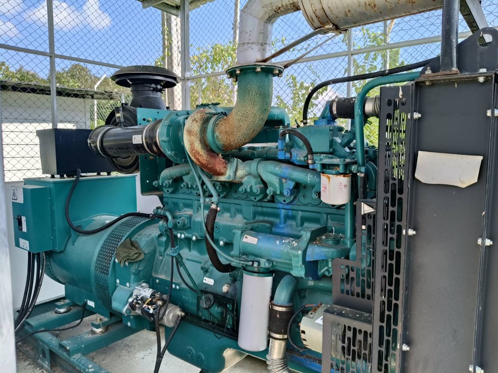 ขายเครื่องปั่นไฟ Generator Cummins 330KW 400 kva (Open type) ขายเครื่องปั่นไฟ Generator Cummins 330KW 400 kva (Open type)