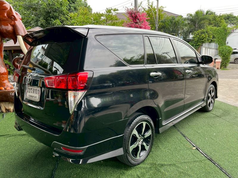 🚐 TOYOTA INNOVA CRYSTA 2.8 PREMIUM AUTO ปี 2022 💎 รถครอบครัว MPV สุดหรู สภาพนางฟ้า ไมล์น้อย พร้อมใช้!