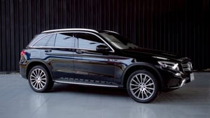 💎 Mercedes-Benz GLC 250d 4MATIC ปี 2017 | SUV หรู ขับเคลื่อน 4 ล้อ 💎 ⚡️ ดีไซน์สปอร์ต พร้อมสมรรถนะเหนือระดับ ⚡️